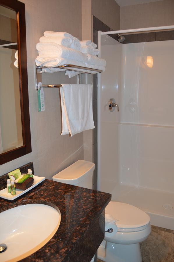 Cobble Creek Lodge Maple Creek Экстерьер фото